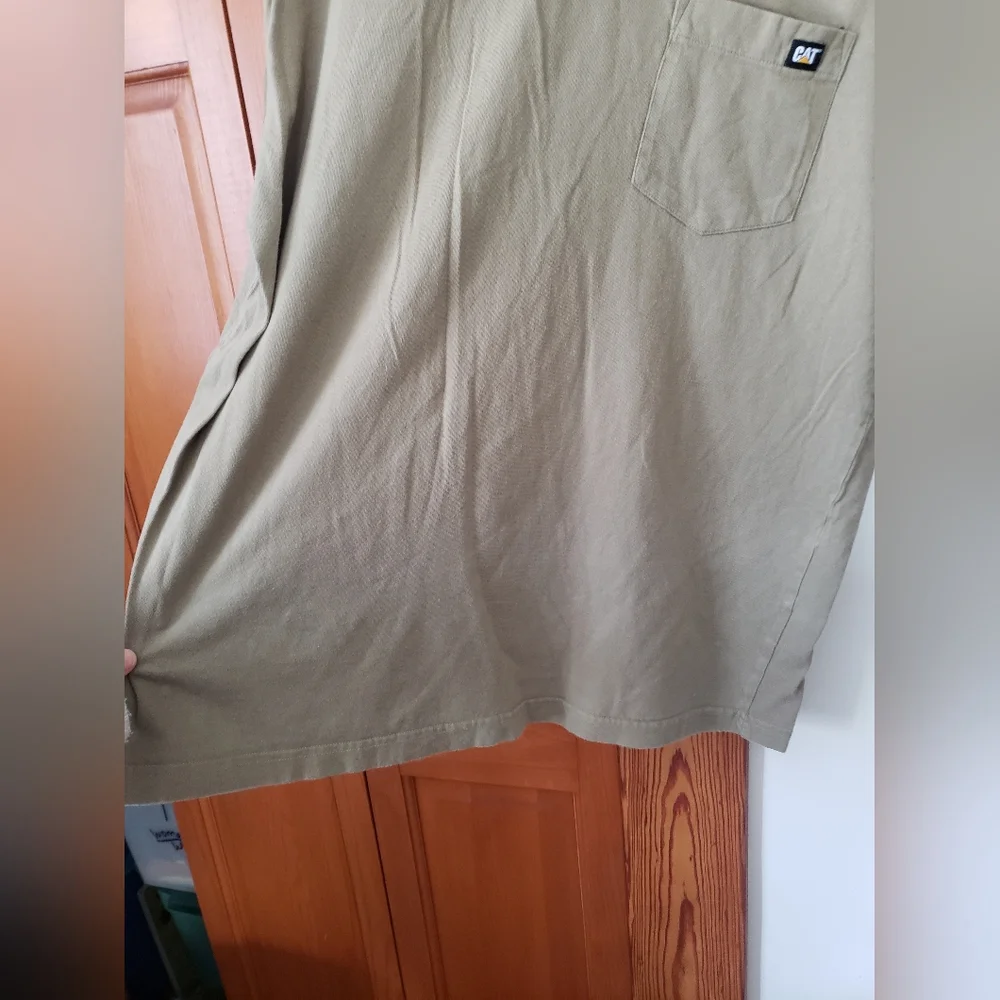 Men's CAT Caterpillar Tan Pocket T-Shirt Large